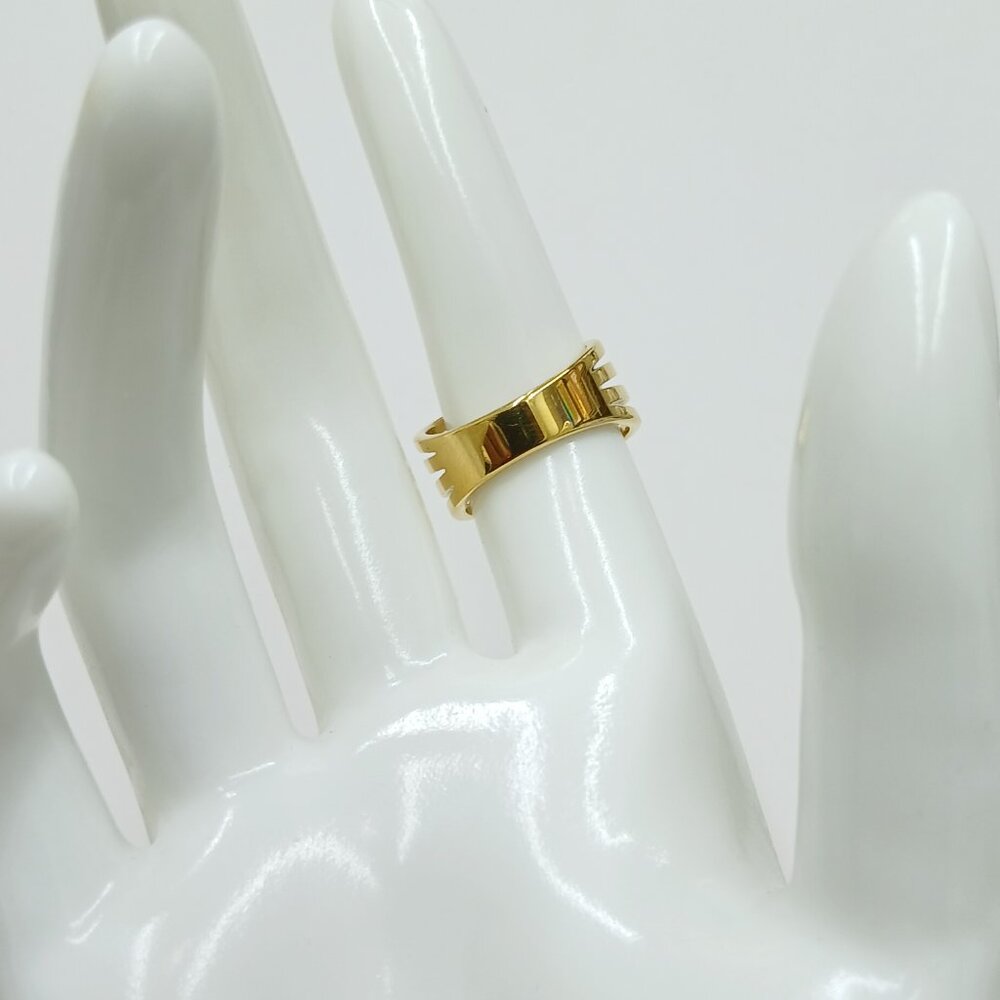 Ring - Picture 5 of 5